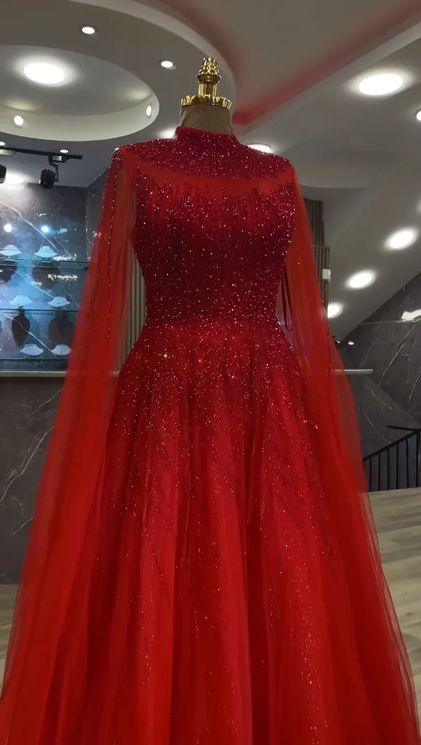 FATAPAESE Maßgeschneiderte arabische Nude-Verzierungen mit funkelnden Steinen, die das beige Kleid mit breiten Ärmeln für formelle Anlässe schmücken