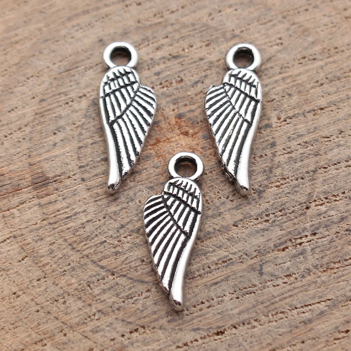 

80 шт. 18x6.2мм (0.71x0.24 дюйма) двусторонних текстурированных подвесок-крыльев цвета родия для изготовления ювелирных изделий своими руками