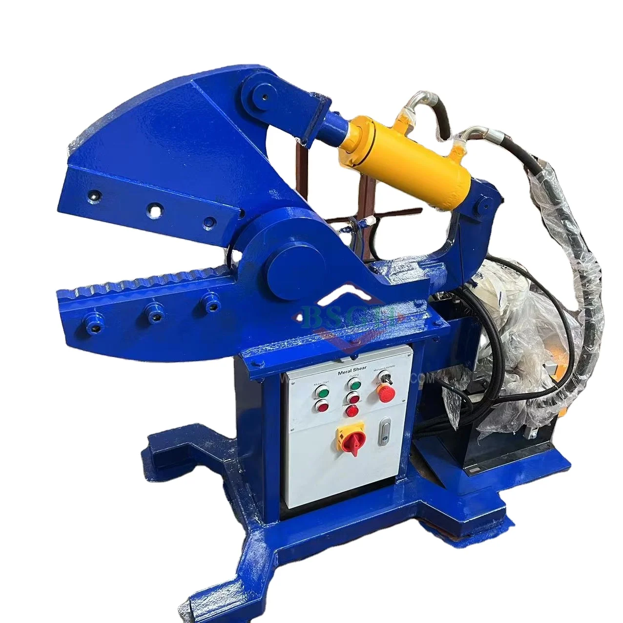 The high-quality hydraulic metal shearing machine AS-60 is used to cut various steels and metals