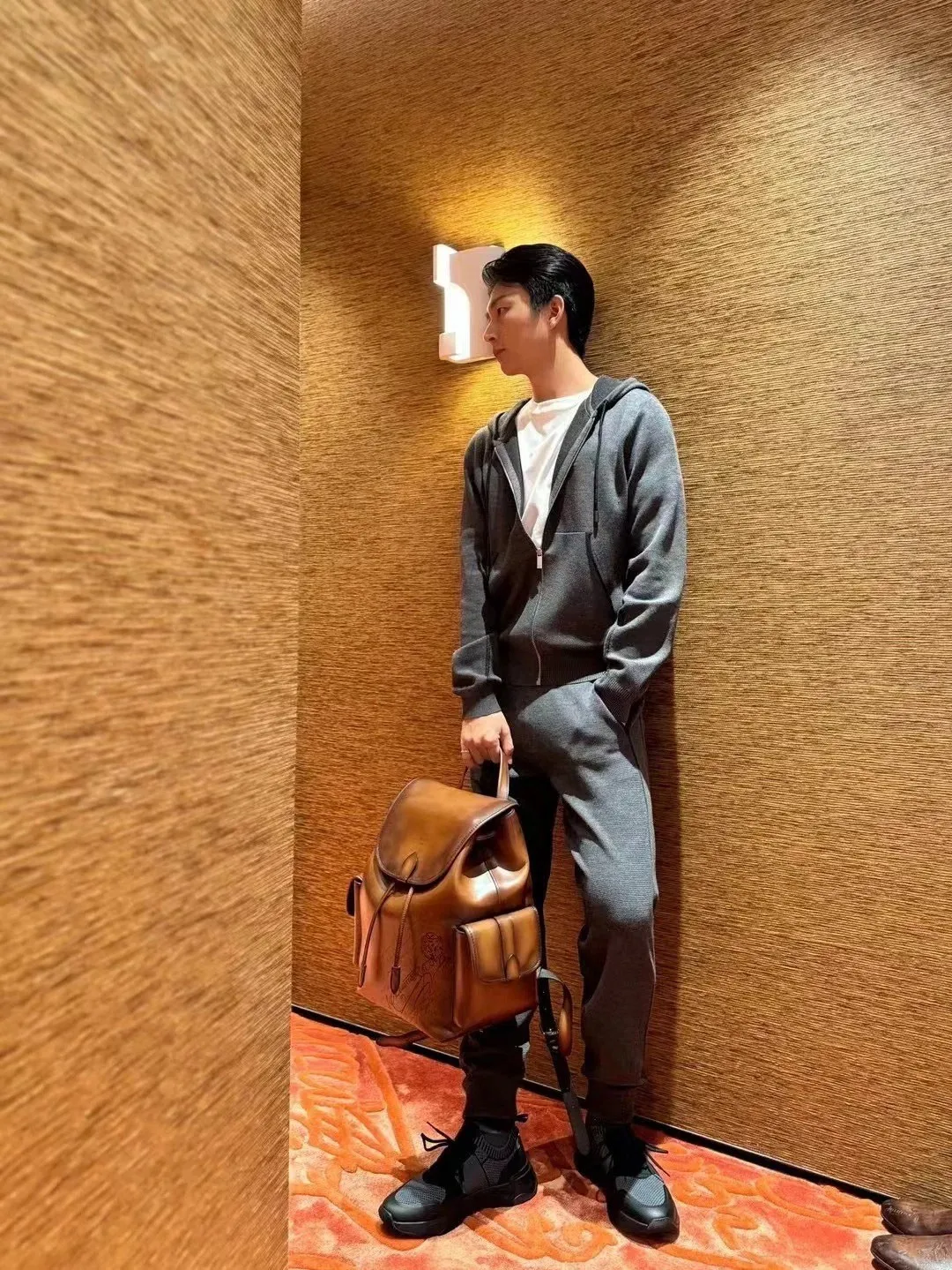 

Autumn Winter Men's Casual Wear eep Silk Knitted Jaet with Zipper Hat Hooded Pant Set Lightweight Luxury Faion