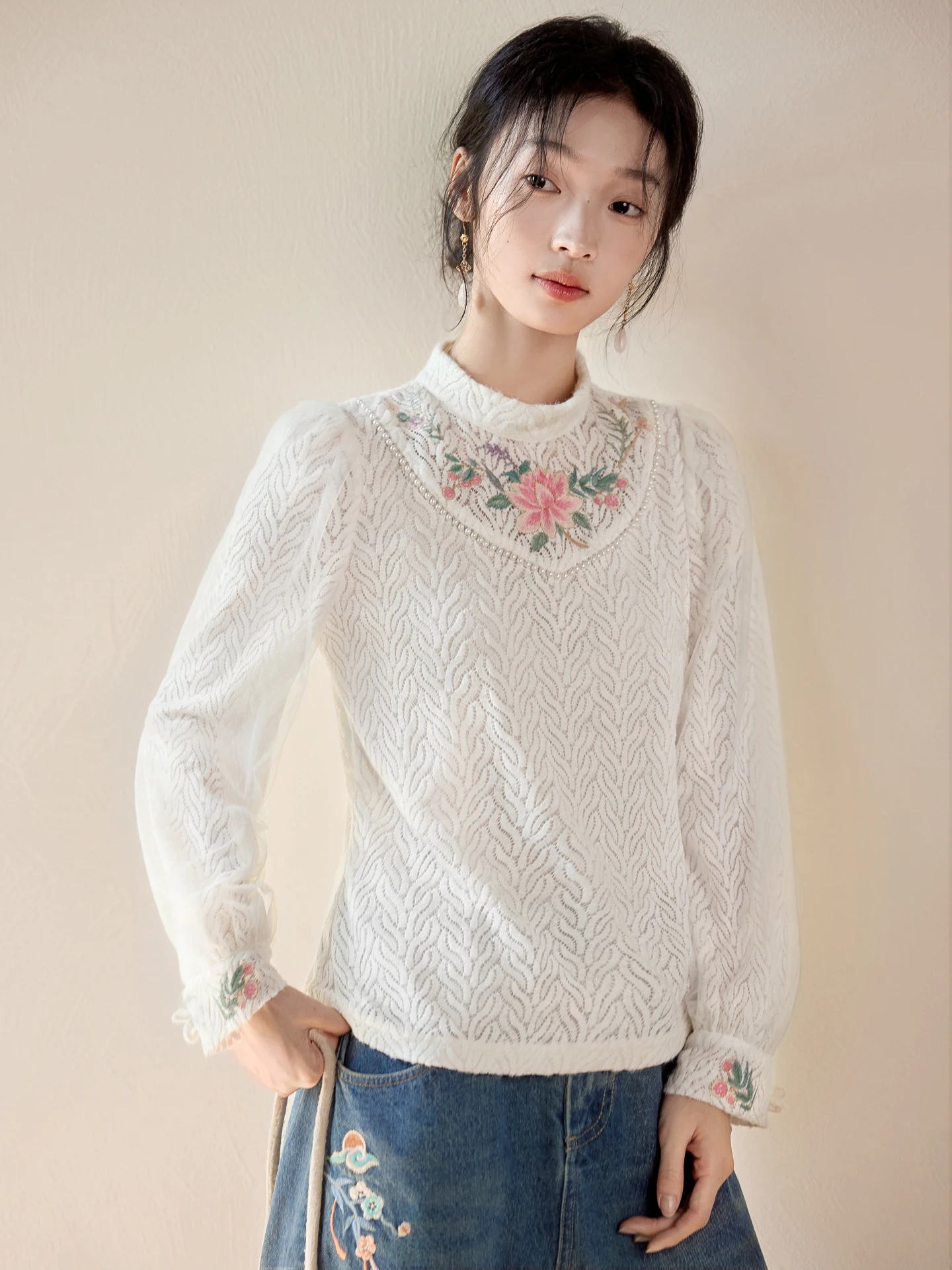 

New Chinese Sle Embroidered Lace Long Sve Slim Fit Top Women's Base irt Floral Design Faionable Commute Wear