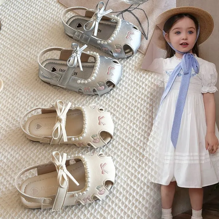

Summer Children Embroidered Sandals New Princess Kids Dress Flat Shoes with Bow Pearl Lightweight Girls Wedding Party Sandals