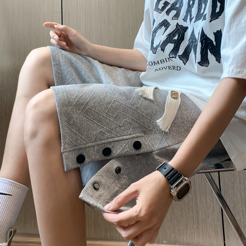 

Men's Spor Five-Quarter Length orts with Embroidery Loose Fit Casual Wear Summer Outerwear Faionable Street Sle