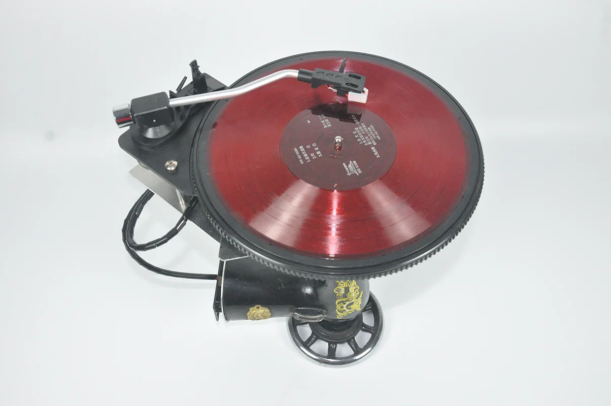Phonograph Model:Vintage and Exquisite Desktop Metal Gramophone Ornament - a Small, Delicate and Interesting Handicraft