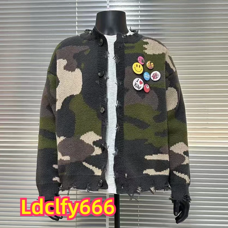 Camouflage Badge Brooch Winter Kintt Sweater Men Women 1:1 High Quality Single Breasted Loose Casual Hole Damaged Sweatshirts