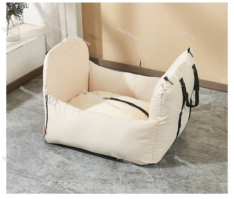 Pet car kennel comfortable warm comfortable car with travel cats and dogs