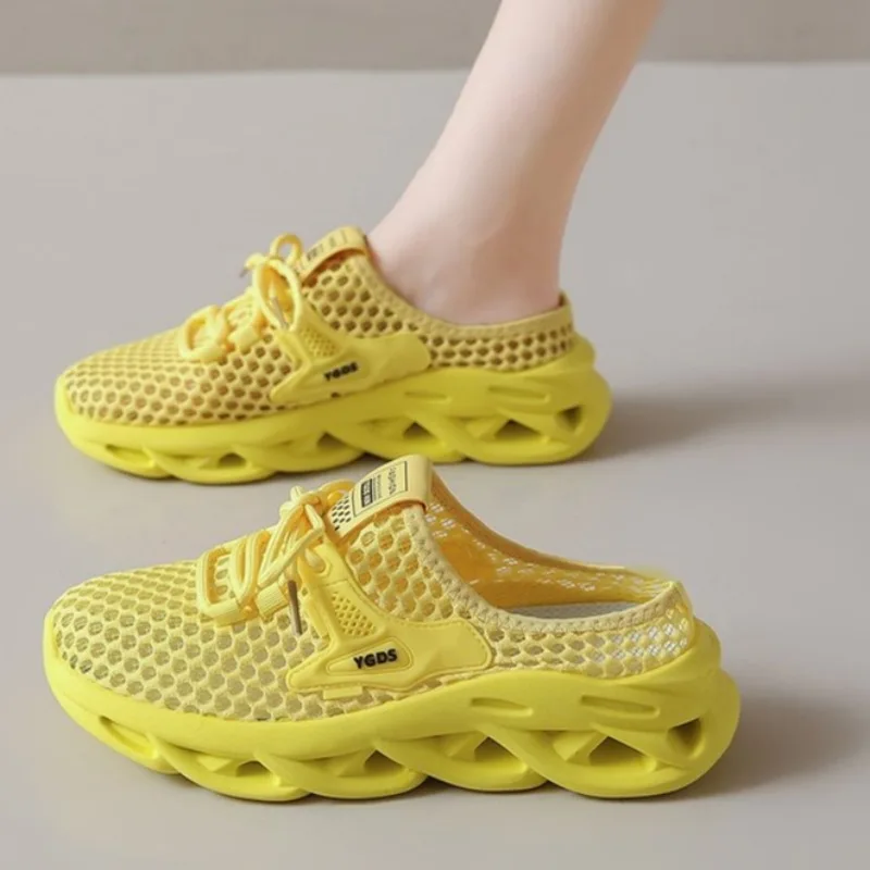 

Новые осенние сетчатые тапочки с круглым носком и глубоким вырезом, дышащей мягкой подошвой и нескользящей плоской подошвой.