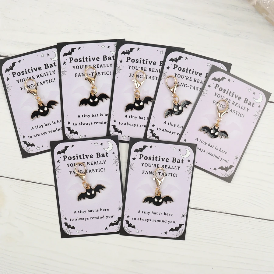6 magische vleermuissleutelhangers met positieve wenskaarten met vleermuismotief, Halloween-cadeaulabels, rugzakdecoraties, feestartikelen voor de feestdagen.