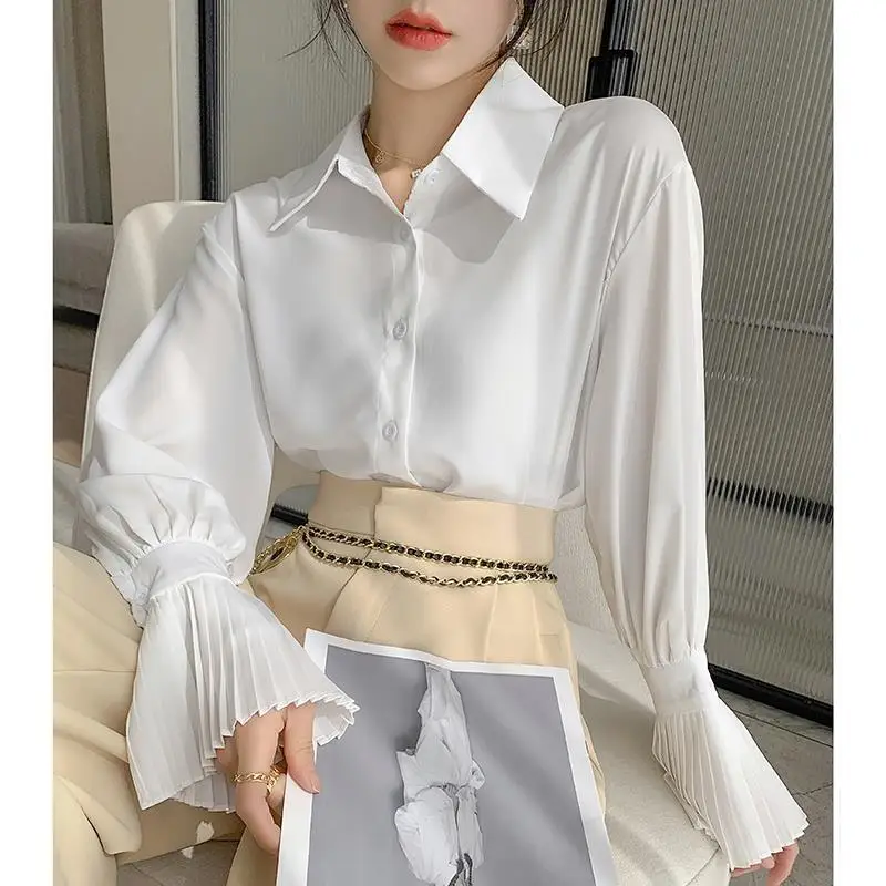 French Retro Pleated Trumpet Sleeve White Shirt with Long Sleeved Design Commuting Style Fashionable Chic Shirt Female Clothes