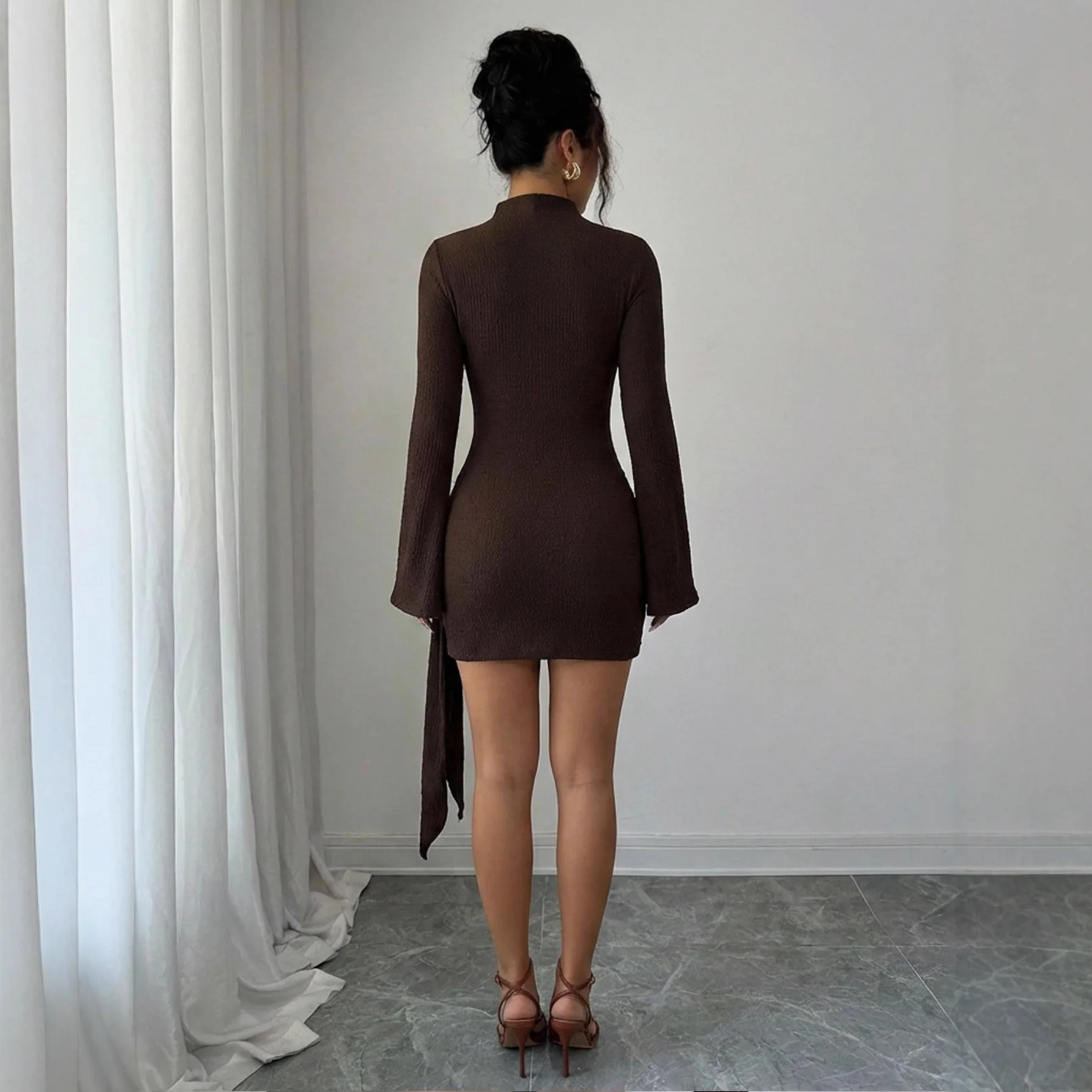 여성 드레스 우아한 패션 아름다운 여성 드레스 파티 나이트 신상 니트 단색 슬림핏 드레스 메탈 버클 장식