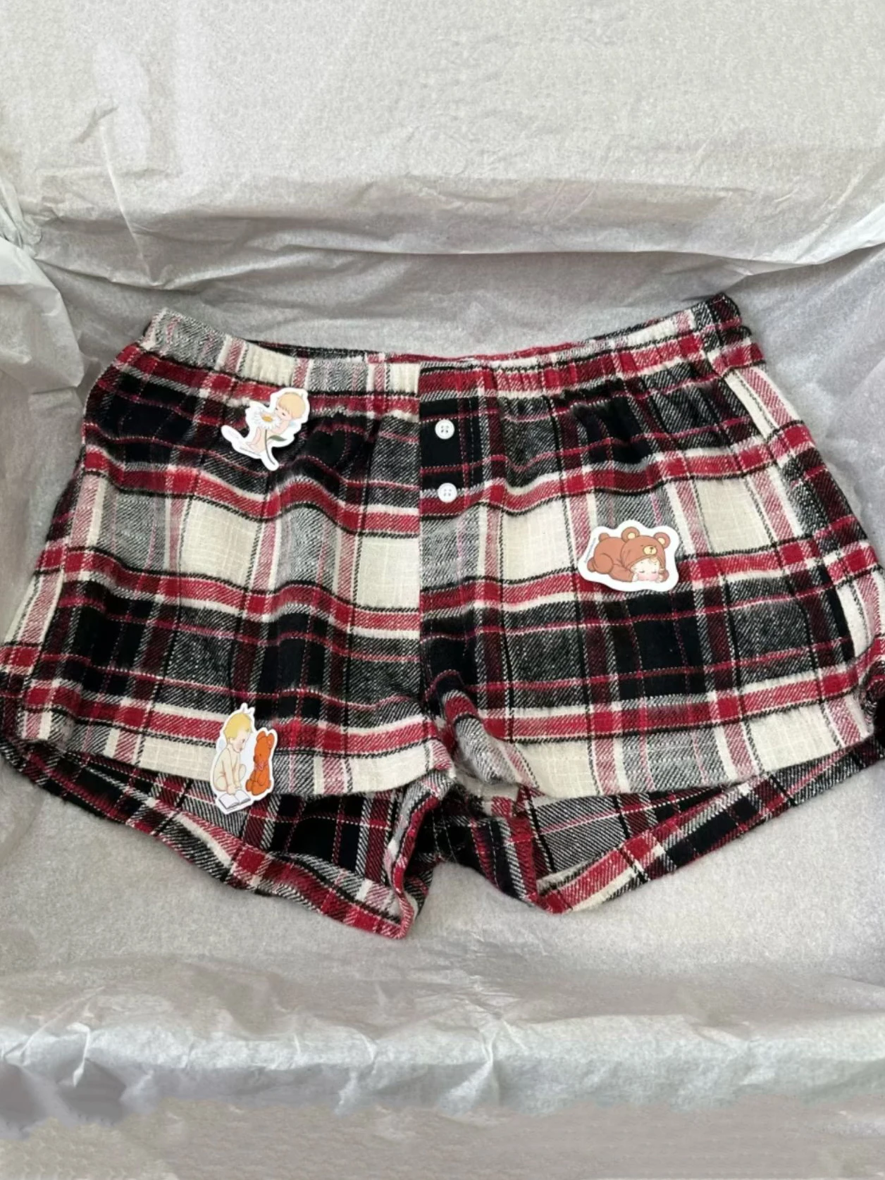 

Красные клетчатые прямые шорты, летние винтажные пуговицы, украшенные эластичными короткими штанами с низкой талией, повседневные хлопковые домашние пижамы, женская нижняя часть