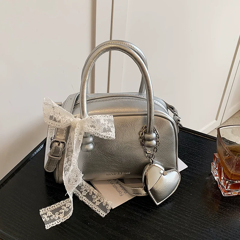 

Летние серебряные сумки для боулинга, модные и универсальные сумки для женщин, сумка через плечо на одно плечо, сумка-подушка Boston с ручкой