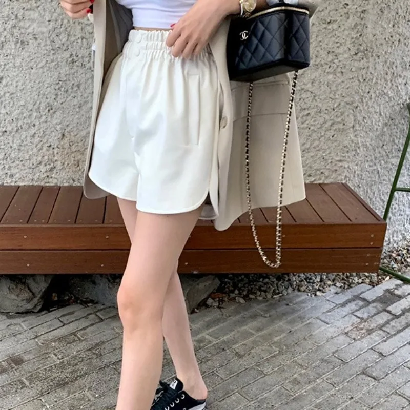 

Цветные шорты из искусственной кожи для женщин, модные, в корейском стиле, для весны, осени и зимы, повседневная одежда, удобная посадка, уличный стиль