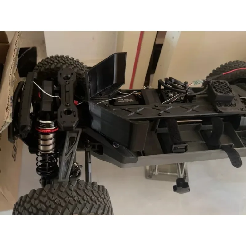 1/8 RC Desert Short Course Truck Integrated Sand Scraper Dust Cover Shield for YKTB8 7081 DF8 8081 Upgrade Parts Accessories