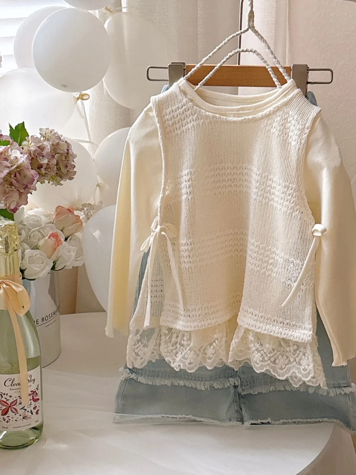 

Вязаный ажурный жилет и джинсы для девочек, комплект из футболки, весенне-осенняя модная детская одежда, длинный свек, поездка на работу, сле