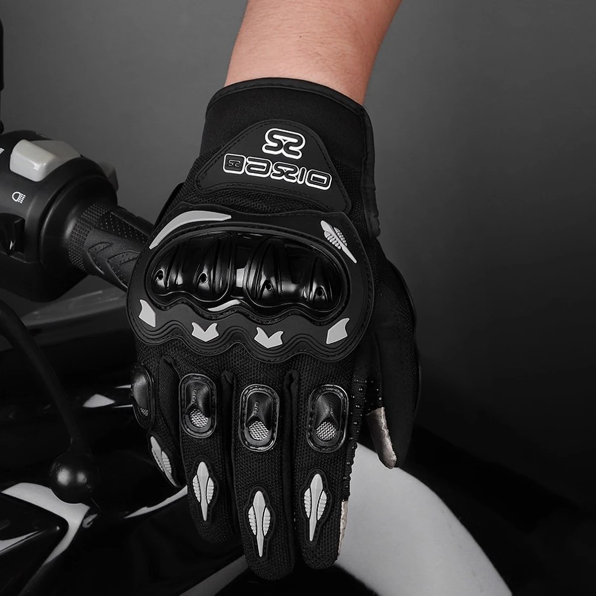 

Touchscreen Motocross Stainless Steel Gloves with Silicone Grip and Weather-Resistant Design for All-Season Motorcycle Riding