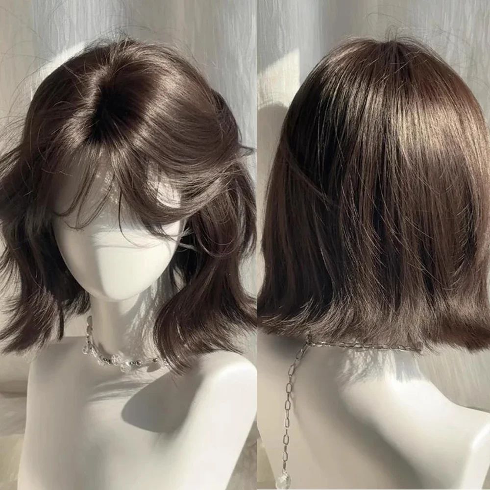 

Короткий волнистый коричневый парик с челкой, синтетический пушистый термостойкий парик для косплея для повседневной вечеринки, косплей Лолиты