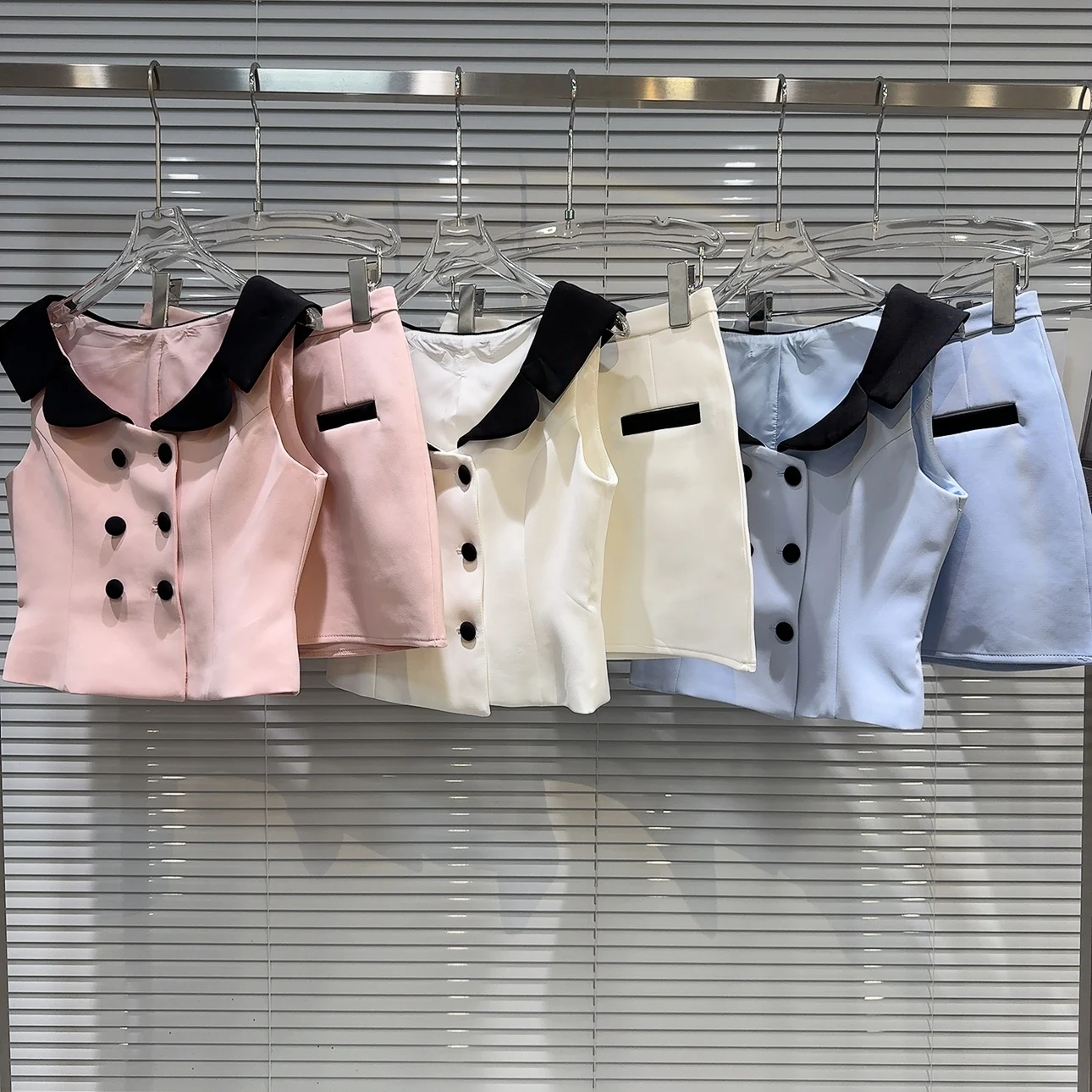 

Лето 2023, новый французский цветной блузка, жилет и юбка с запахом, комплект для женщин, полиэфирное волокно, осенний универсальный комплект