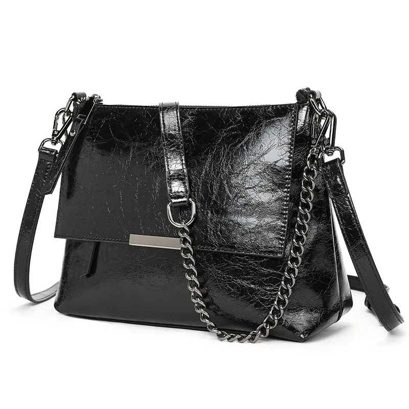 Leather single-shoulder bag with chain design - stylish crossbody bag with large capacity for daily use for women