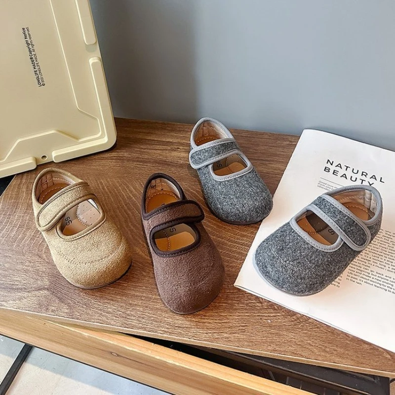 

Детская повседневная обувь для малышей, новая осенняя обувь в стиле ретро с неглубоким ртом, универсальная верхняя обувь для девочек, нескользящая одинарная обувь Мэри Джейн на мягкой подошве