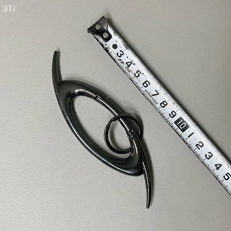 แฟชั่นโลหะ Carabiner มัลติฟังก์ชั่พวงกุญแจจี้สําหรับผู้หญิงผู้ชายรูปไข่ Mountaineering เข็มขัดหัวเข็มขัดแหวนตกแต่งกระเป๋า