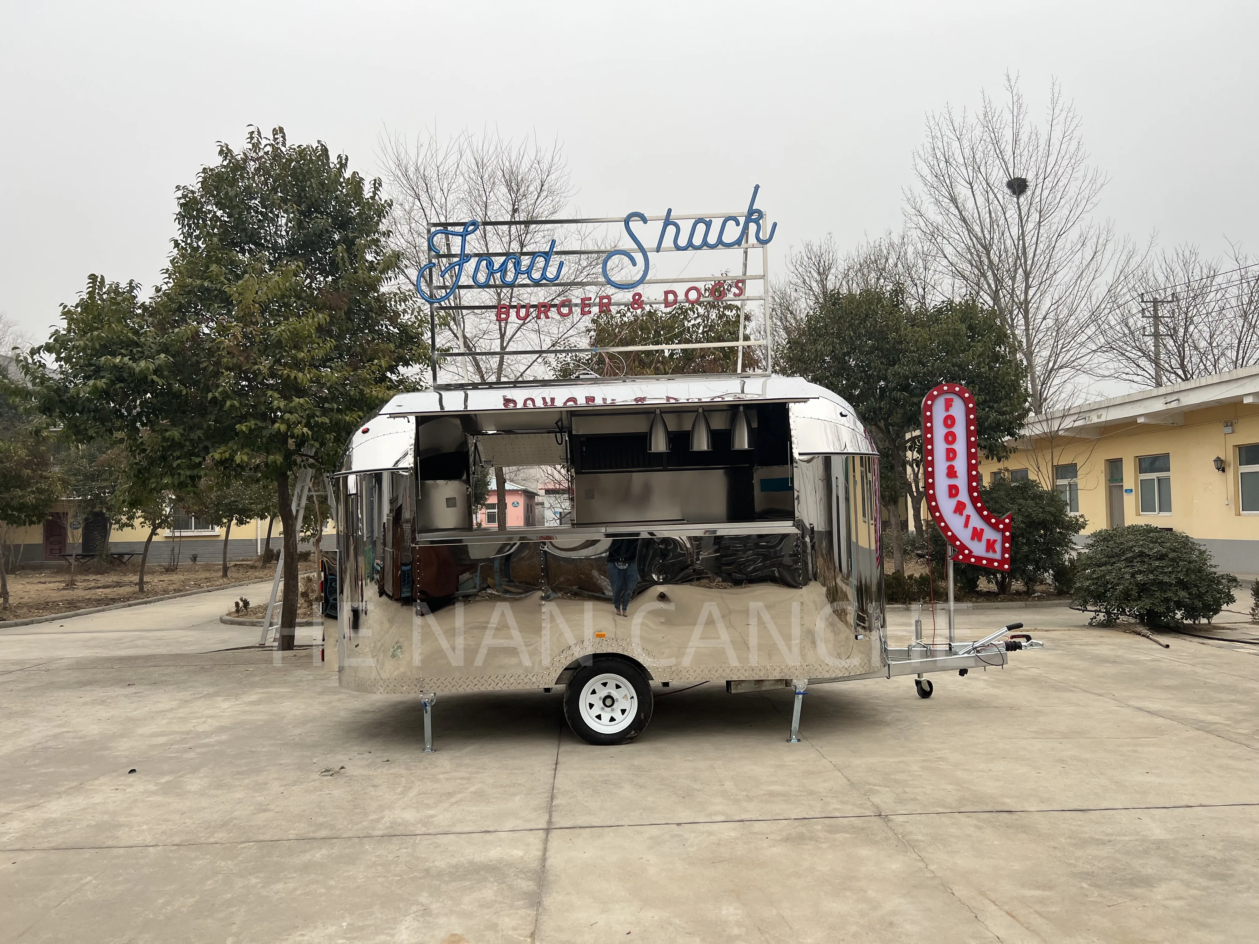 CE Snack Food Trailer Mobile Food Truck with Full Equipped Machine