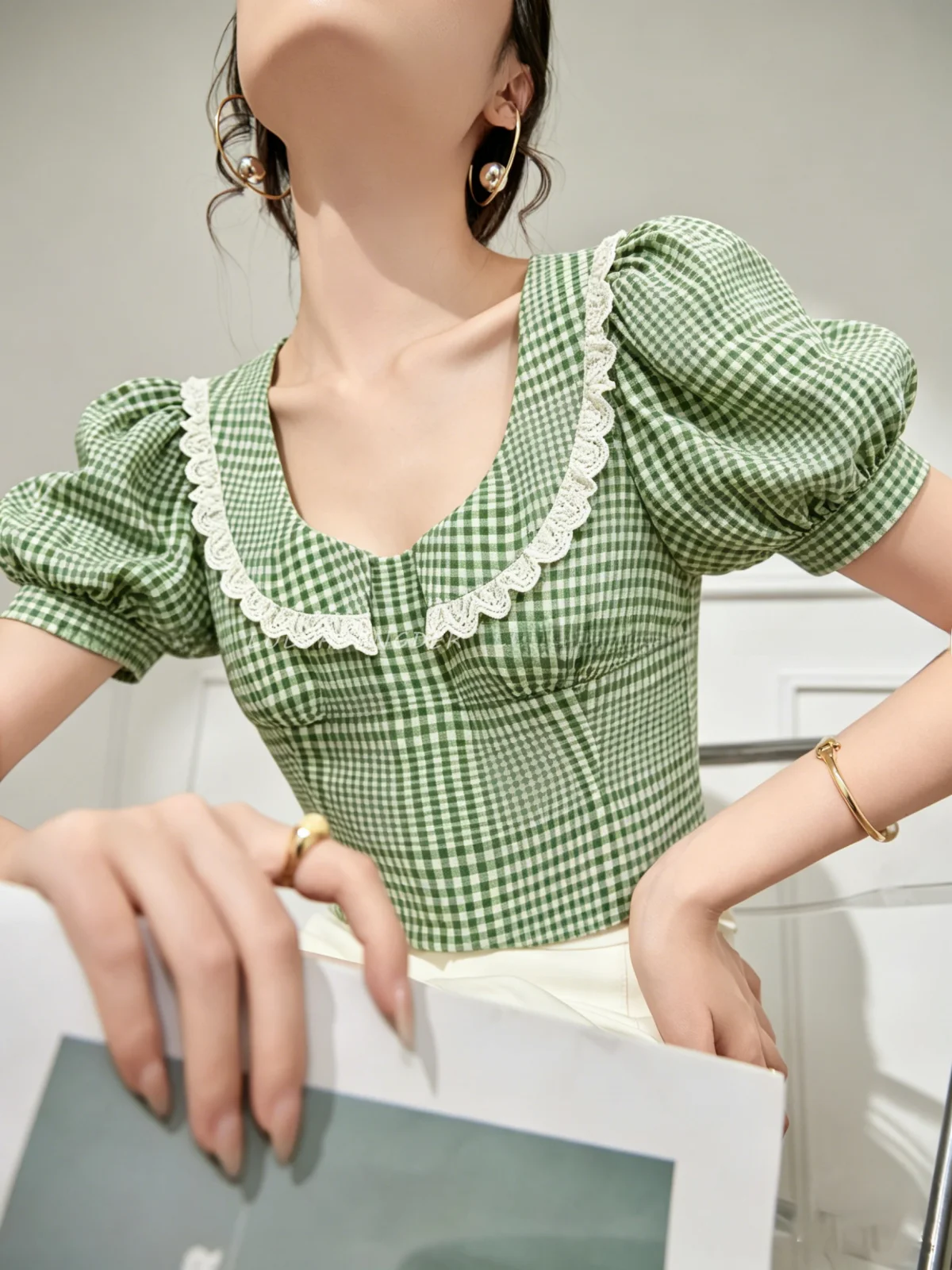

Lulu Women's Short Plaid Bubble Sleeve Top Summer Slimming Waist Exposure Versatile Large Size Inner Wear Pear Body Type