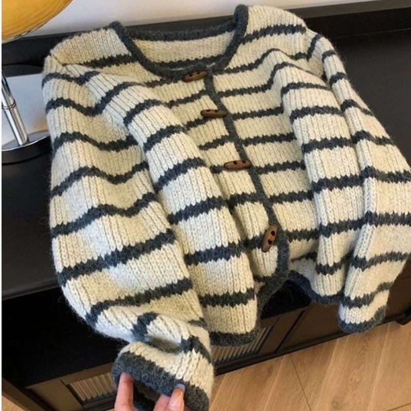 

EBAIHUI Cow Horn Button V-neck Knitted Cardigan for Women Retro Striped Contrasting Ladies Sweater Autumn Loose Versatile Top