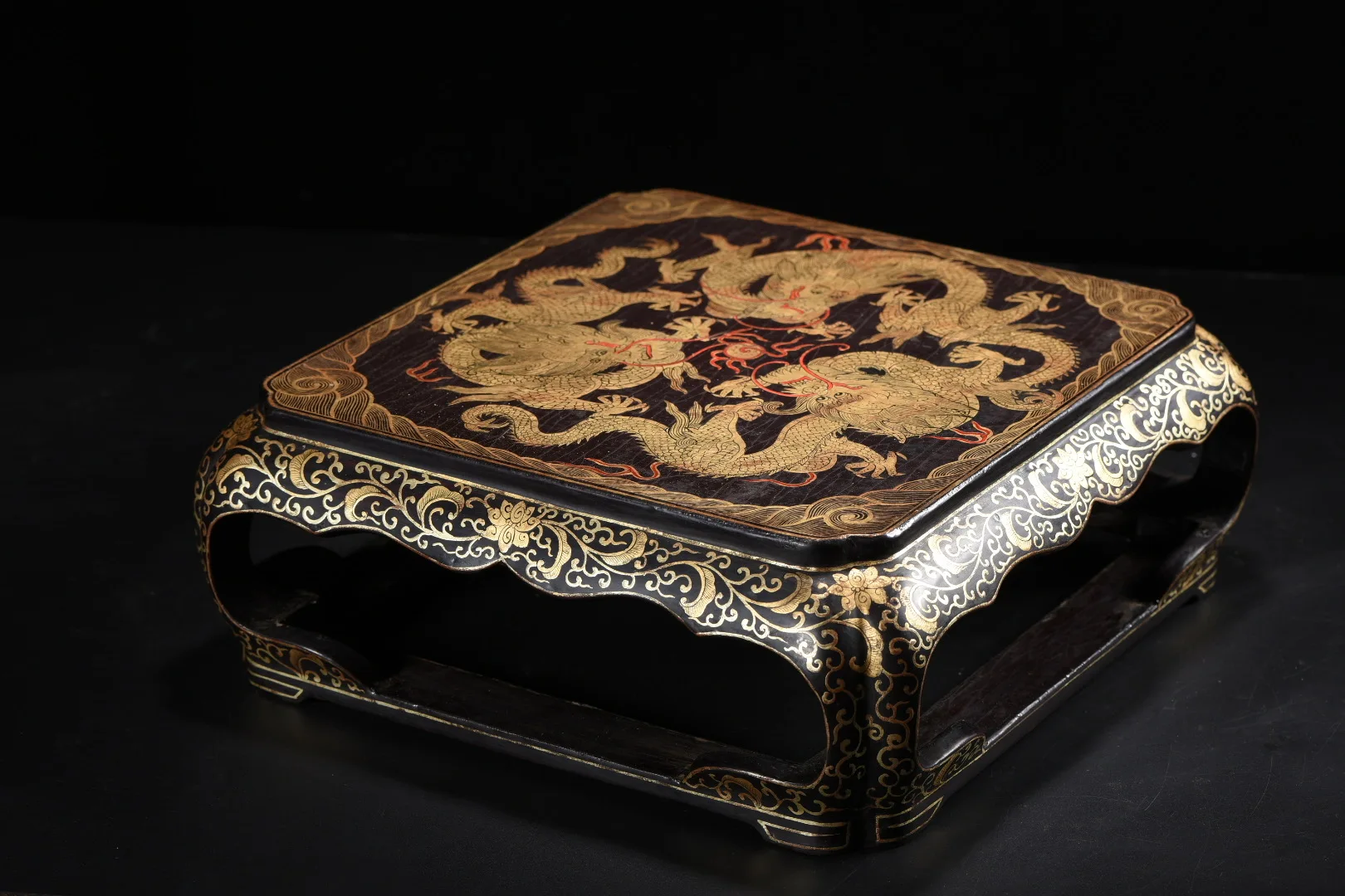 Wood Lacquerware Outline in gold Painted dragon pattern How short is it coffee table Tea table Amass wealth Ornaments