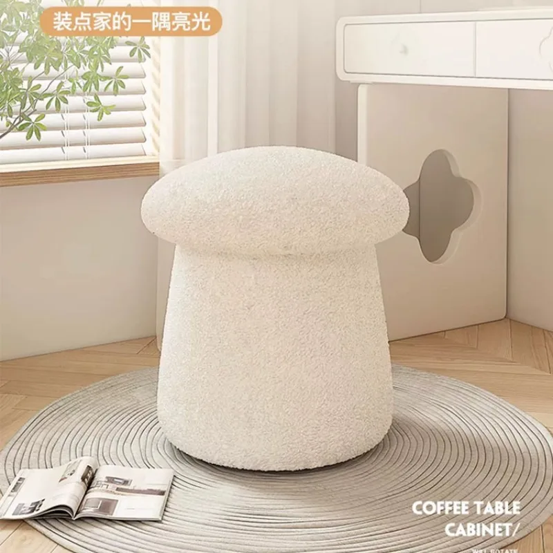 

Современный простой легкий роскошный стул премиум-класса для спальни, короткий табурет для дизайна ногтей, туалетный столик для девочек