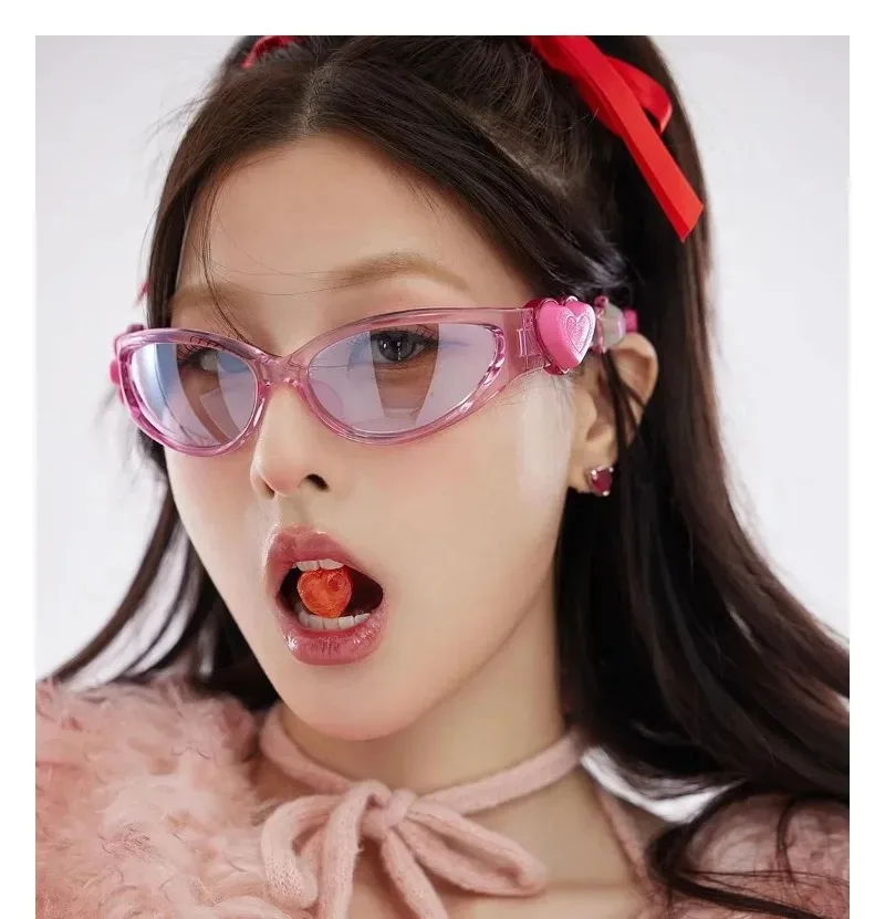 Y2K Ladies Love Heart Sunglasses Retro Big Frame Women Sunglasses UV400 Protection Summer Shades Eyewear Anti Blue Light Glasses