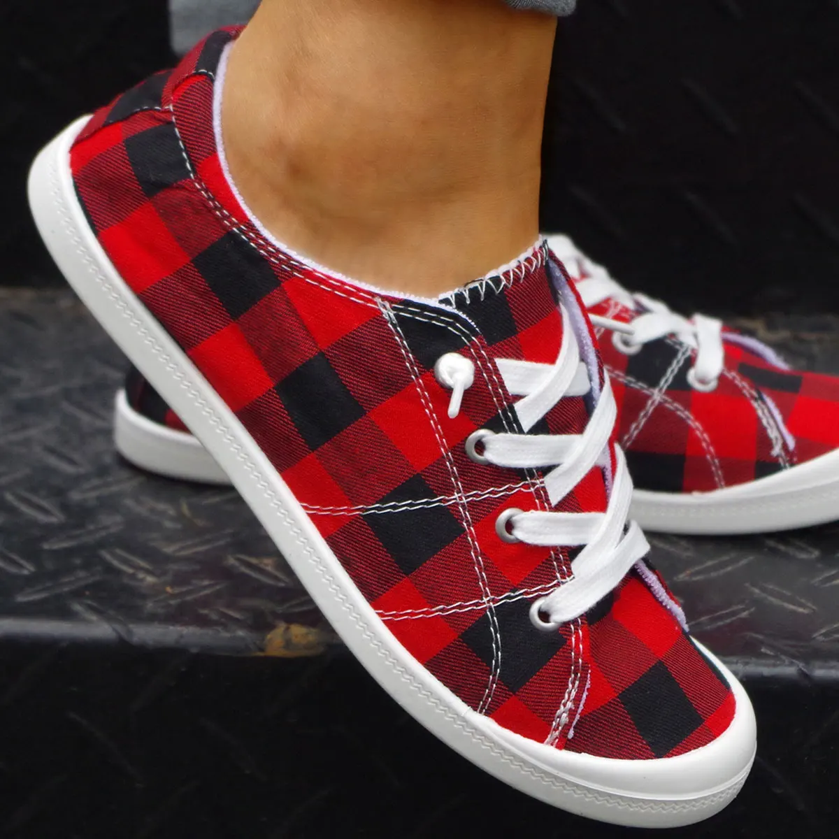 Women's Christmas New Fashion Red and Black Plaid Casual Cloth Shoes, Large Size Women's Shoes