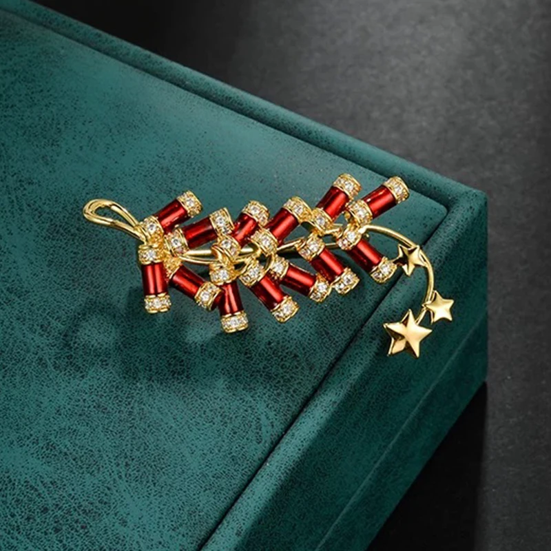 بروش الألعاب النارية: نمط القرمزي والعام القمري الجديد، وسترات الدنيم وهدايا الرخاء