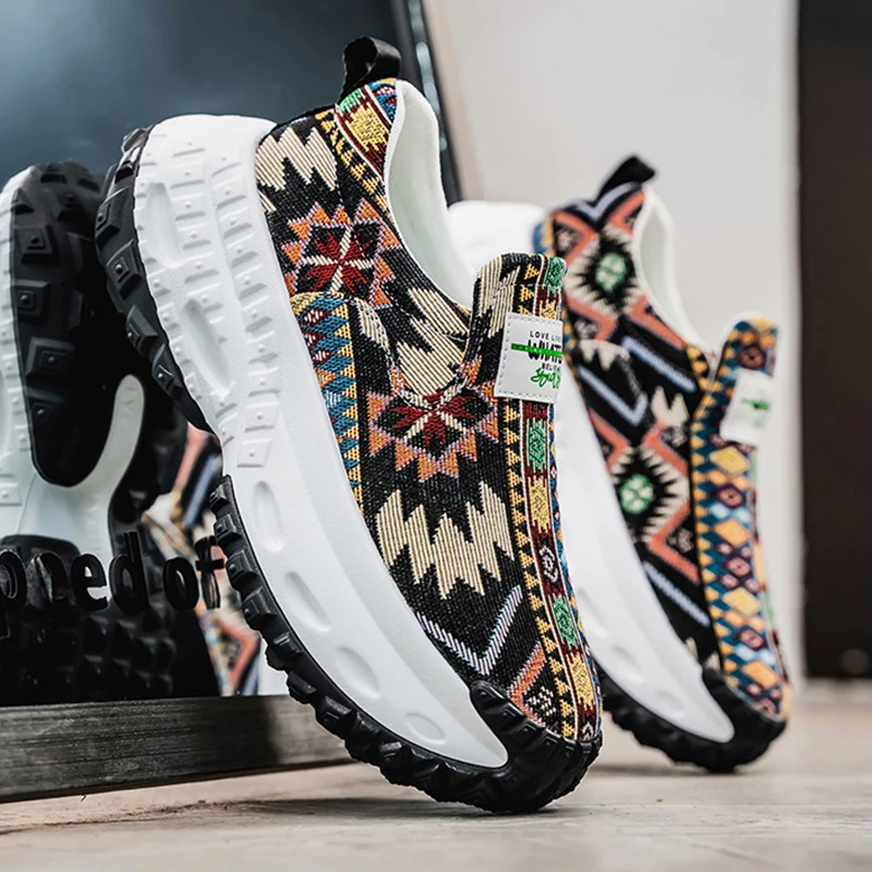 Classic Outdoor Shoes Men Embroidery Soft Comfortable Breathable Abrasion Resistant Non-slip Heighten Thick Soled Shoes