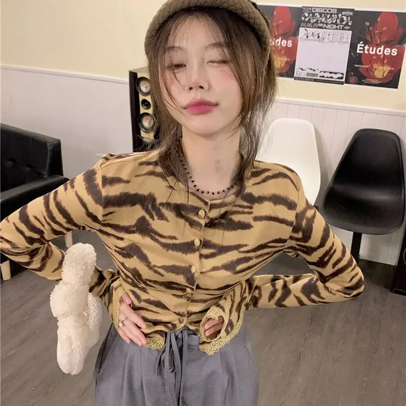 Leopard Print Long-Sleeved Cardigan Women Autumn 2024 New Joker High-Waisted Small Shirt Hot Girl Niche Design Short Top