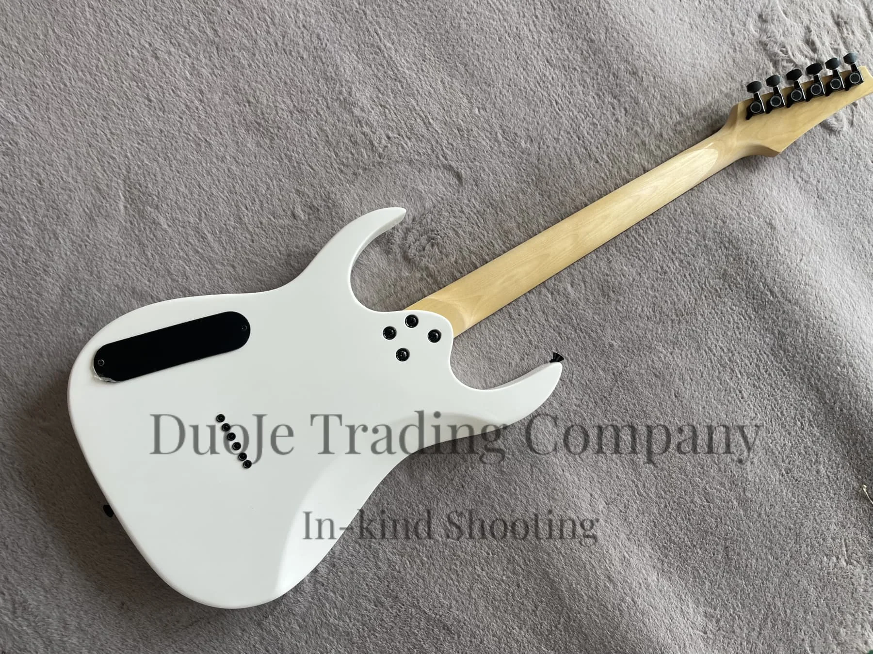 Classic  white guitar, printed with f pattern, HSH pickup, fixed bridge, solid wood body, maple neck, black tuners