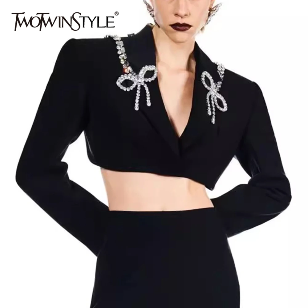 

TWOTWINSTYLE однотонный утягивающий блейзер с открытой спиной и цепочкой для женщин, лоскутное пальто с длинными рукавами и бантами, женская одежда, новинка
