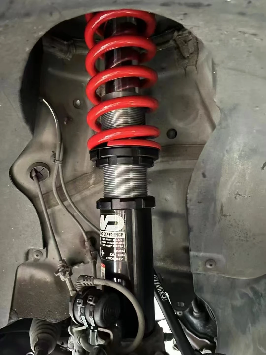 

Coilover Monotube перевернутые гоночные амортизаторы-высокая демпфирующая сила автомобильная подвеска для VW Jetta VS5 19+ DC-VWG089