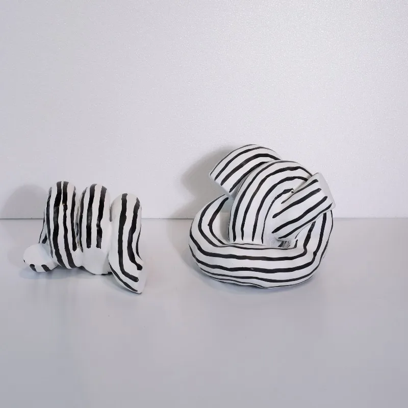 Modern Minimalist Black White Striped Geometric Knot Resin Ornament Chinese Style Lucky Gift Desktop Decor For Home Coffee Table