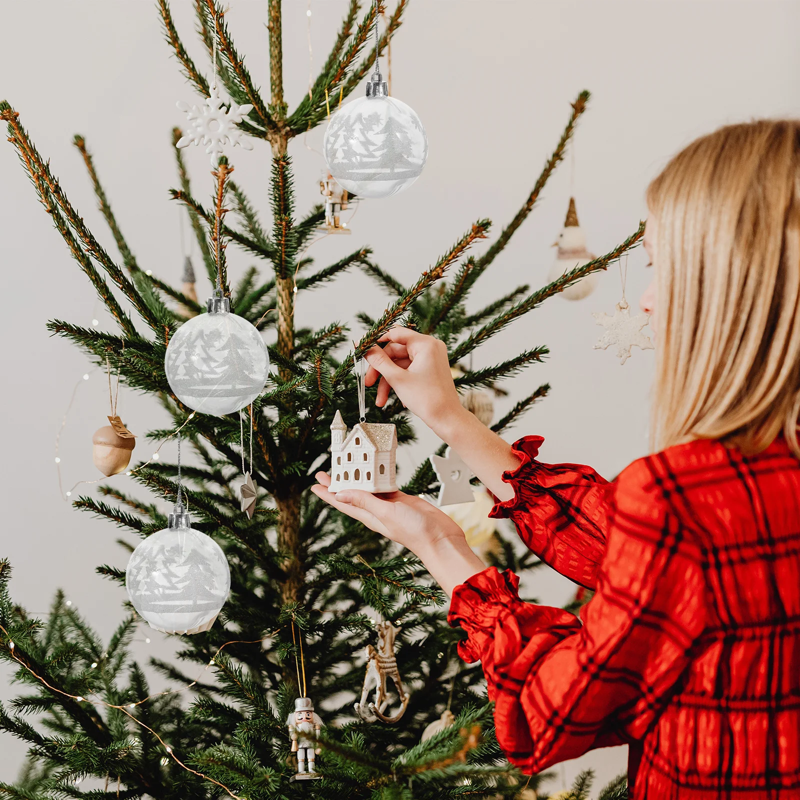 

6Pcs Christmas Tree Hanging Ornaments Red and Gold Xmas Decorations for Holiday Party Home Tree Hanging Balls Pendants