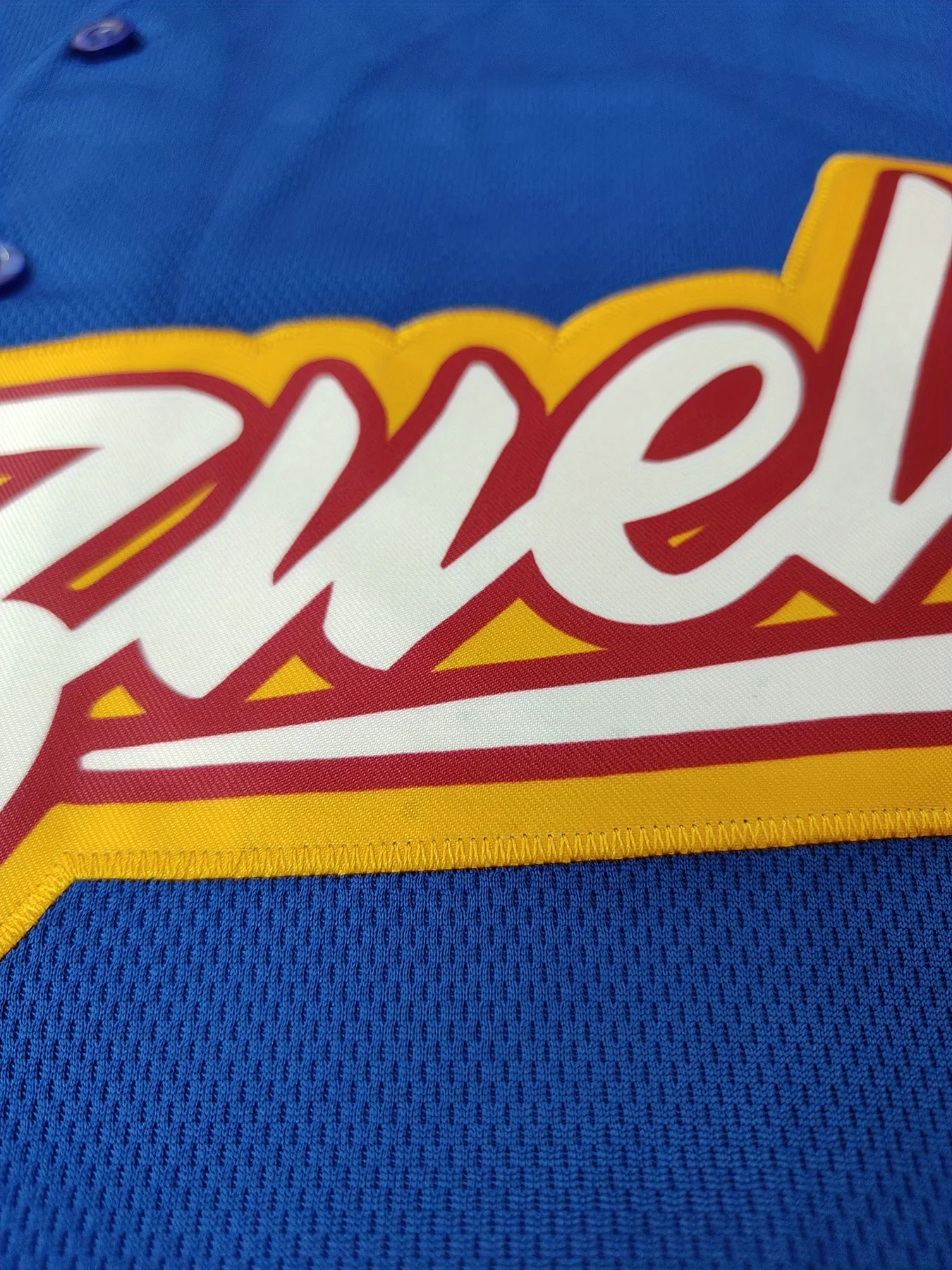 Konfigurowalna męska koszulka  – Embroidery Name Designs recenzja i cena