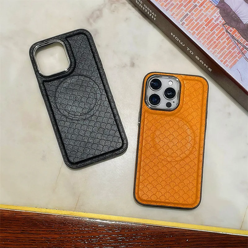 

Магнитный кожаный мягкий чехол из ТПУ с рыбьей чешуей для iPhone 16, Pro Max 14, 12, 13, 15, Pro Max, кнопки с покрытием, задняя крышка из ПК
