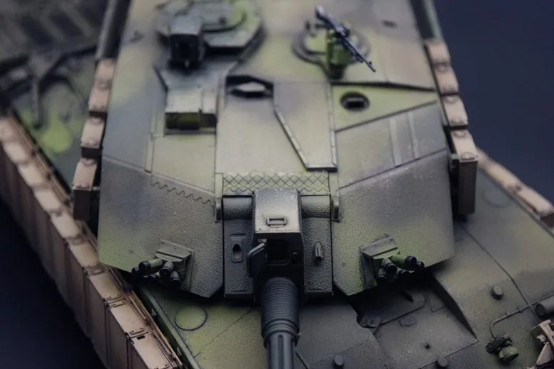 

1/35 Challenger 2 Основной боевой танк модель Живопись OEM статическое украшение коллекция