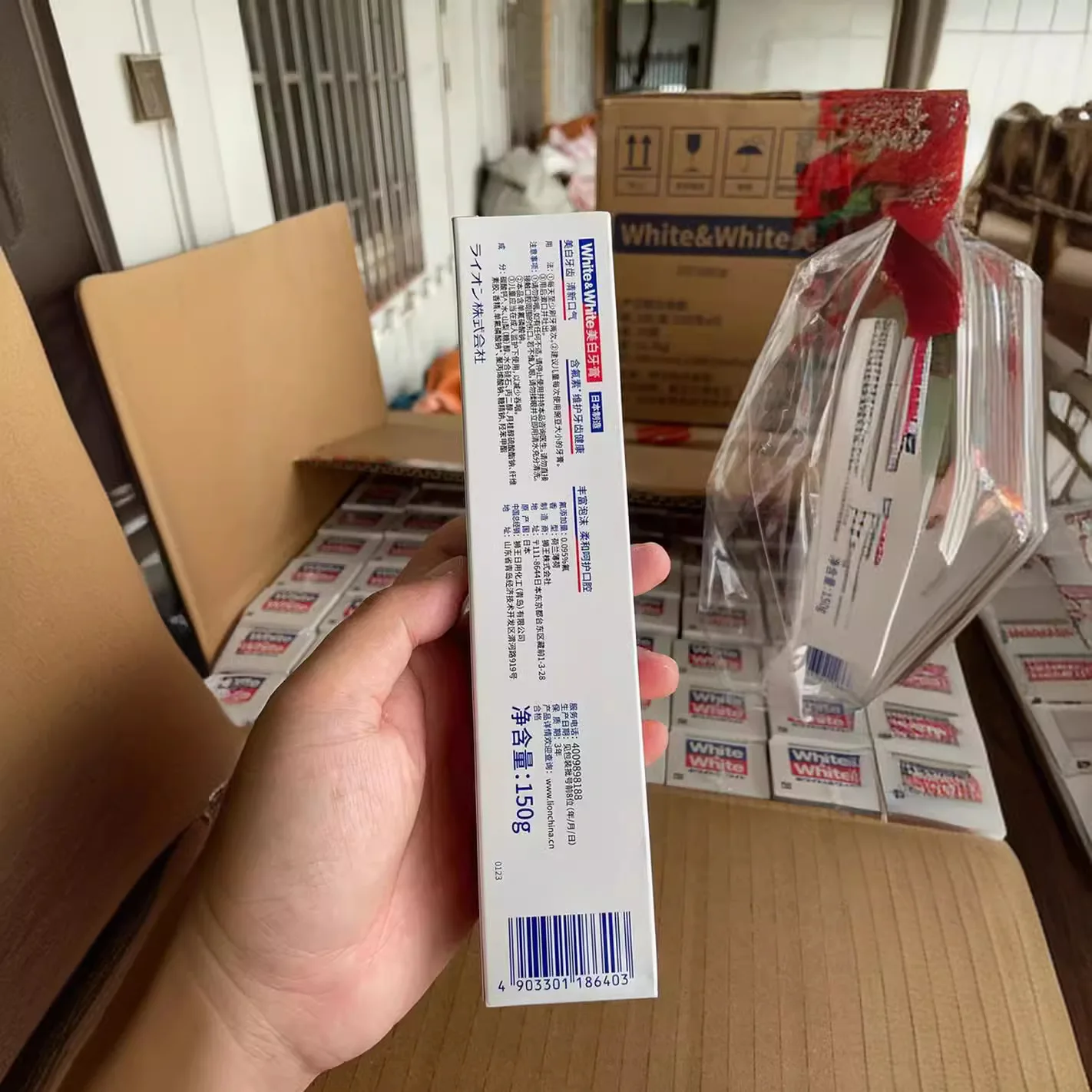 معجون أسنان ياباني لايون أبيض ومشرق 150 جرام - إزالة البقع الاحترافية والعناية بالفم مع نضارة النعناع #4