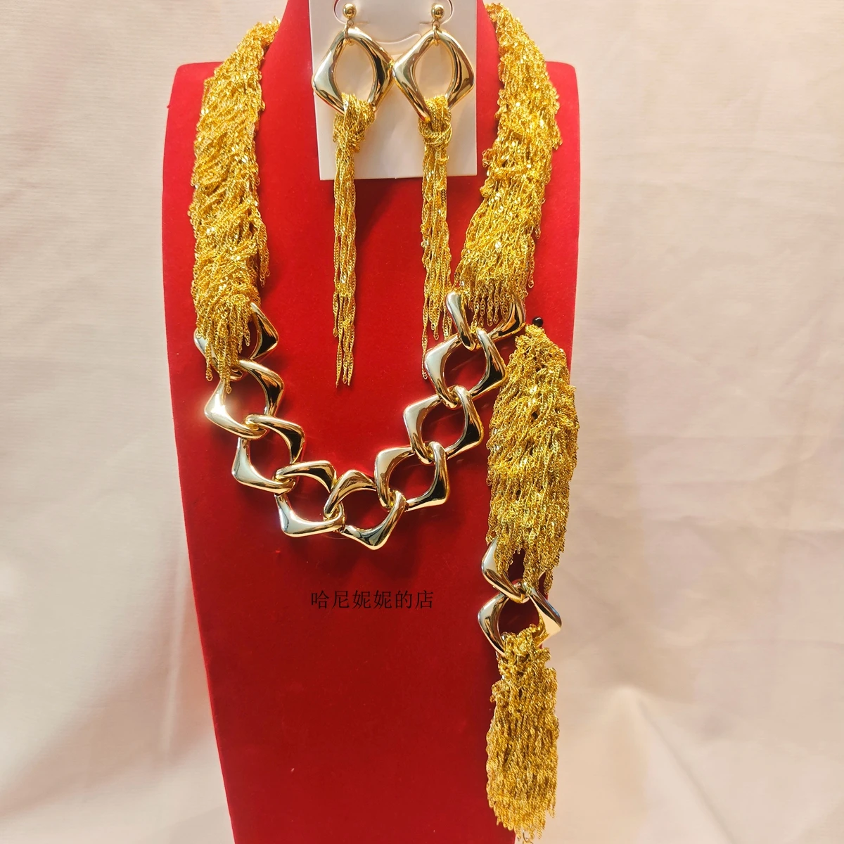 

New Fashion High-end Dubai 24K Gold Plated Necklace Earrings Bracelet Delicate Wedding Party Jewelry Set for Beloved 555