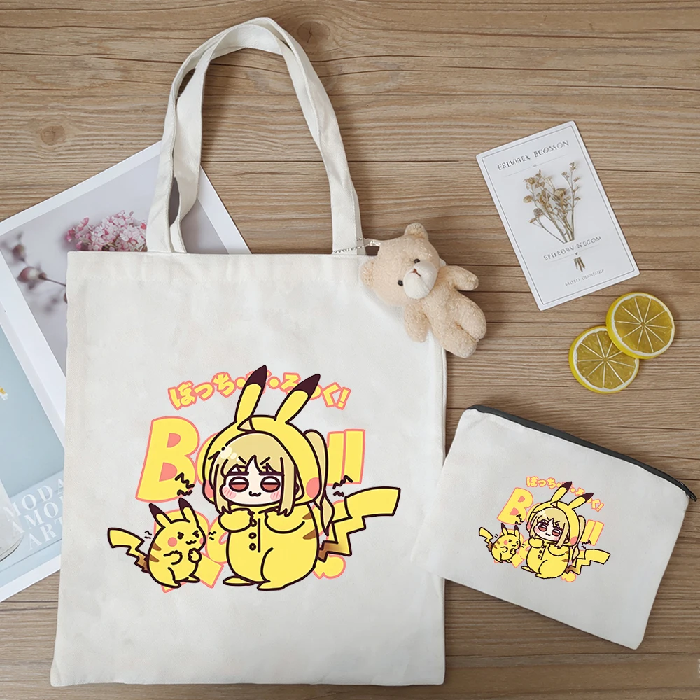 

Набор из 3 сумок: Пикачу, Чаризард, Бульбазавр. Сумка через плечо с принтом аниме-персонажей, холщовая сумка-кроссбоди, вместительная сумка для отдыха.