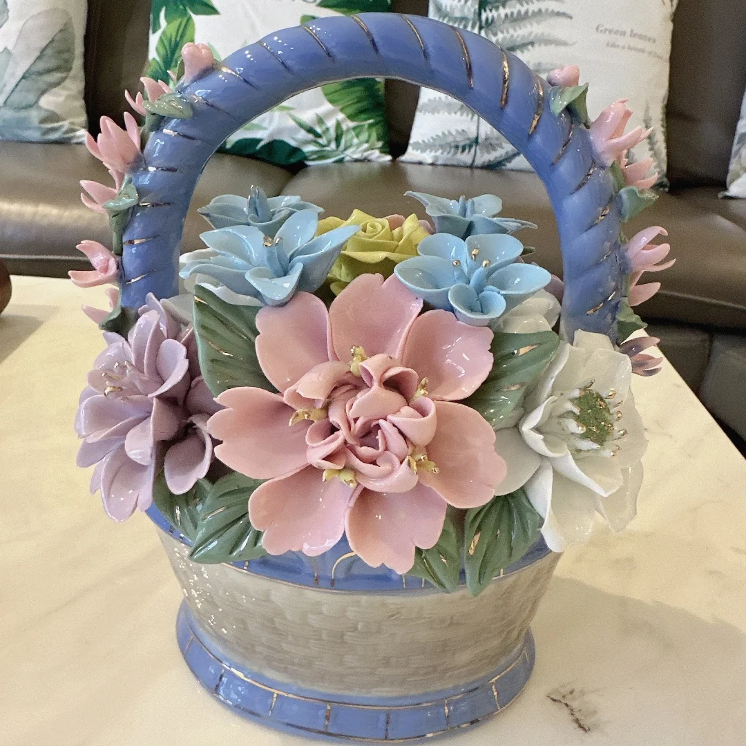 Ceramic Crafts Hand-kneaded Flower Basket Artistic Flower Basket Figurine for Home & Office Decoration Home Desktop Ornament