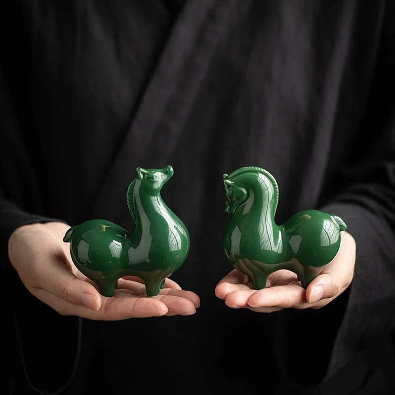 

Ancient Chinese Style Ceramic Horse Tang Dynasty Type Steed Figurine Exquisite Artwork Modern Home Decorative Ornament Art Gift