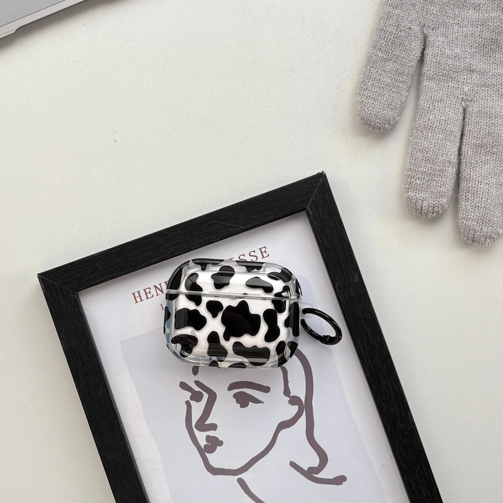 أنيق بسيط أسود أبيض البقرة نمط مع هوك حقيبة سماعة الاذن غطاء ل AirPods 1 أو 2 3 4 Pro 2 Pro 3