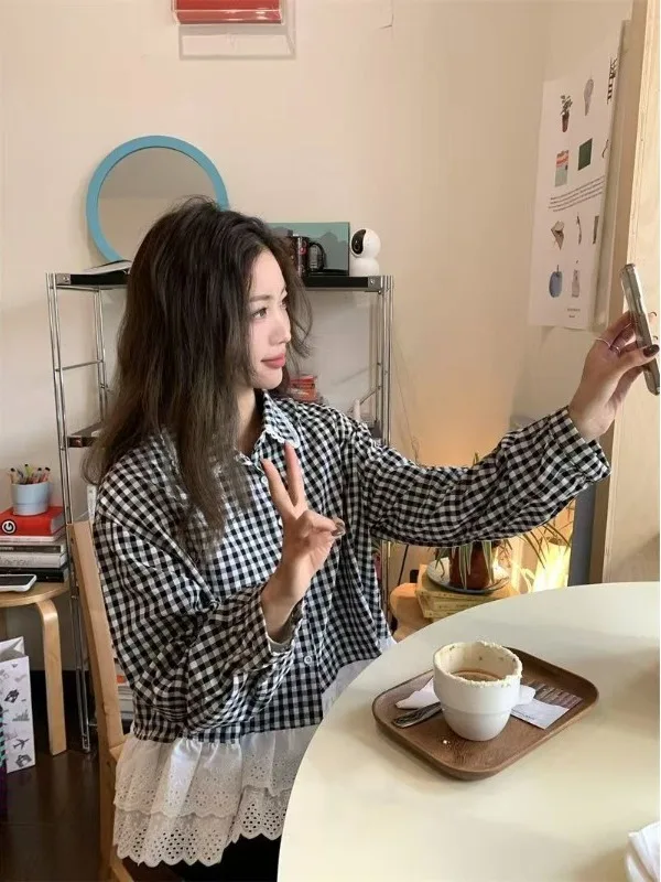 

Новая зимняя женская модная блузка 2025 года в клетку с кружевом, свободного кроя, миди, с длинным рукавом, воротником «Питер Пэн», в стиле пэчворк, в студенческом стиле, из полиэфирного волокна